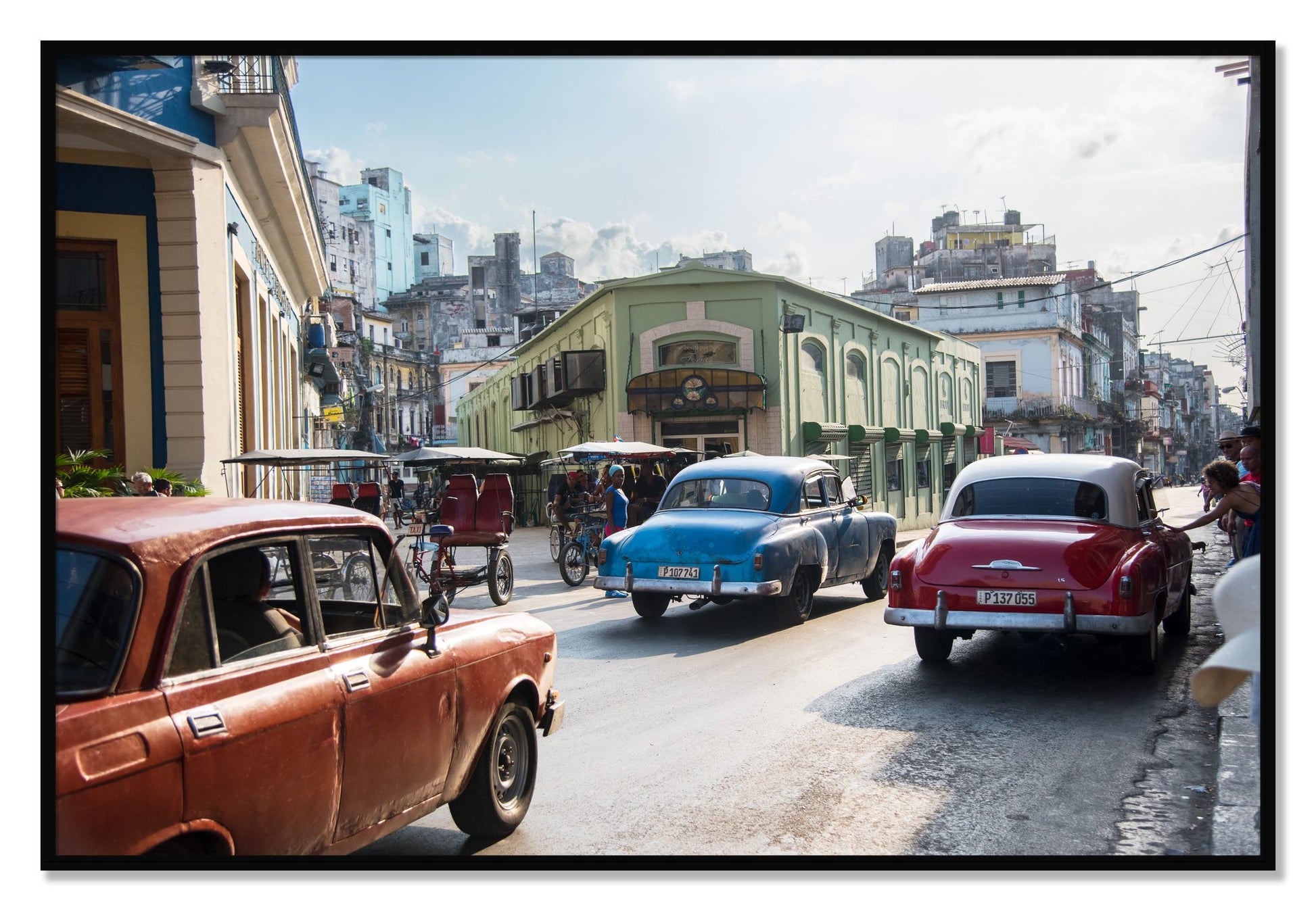 Framed photograph of Cuba by Dylan Ozanich, Black frame, Full Bleed