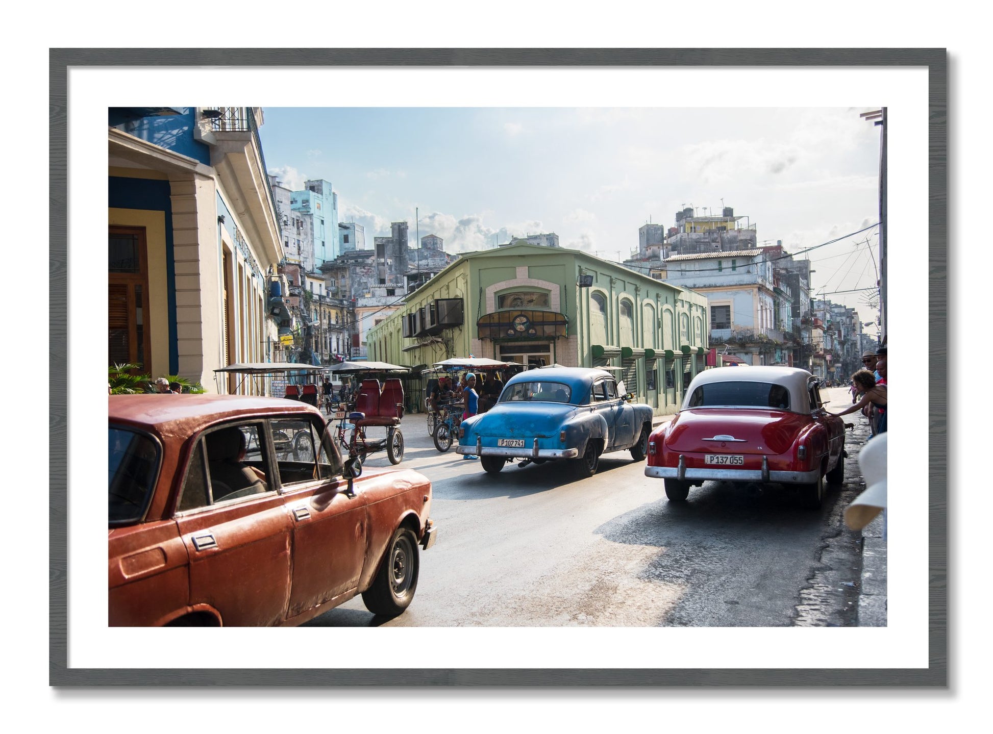 Framed photograph of Cuba by Dylan Ozanich, Grey frame, Borders