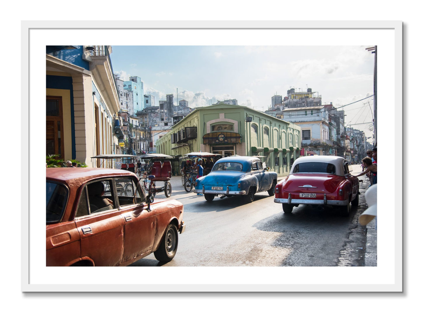 Framed photograph of Cuba by Dylan Ozanich, White frame, Full Bleed