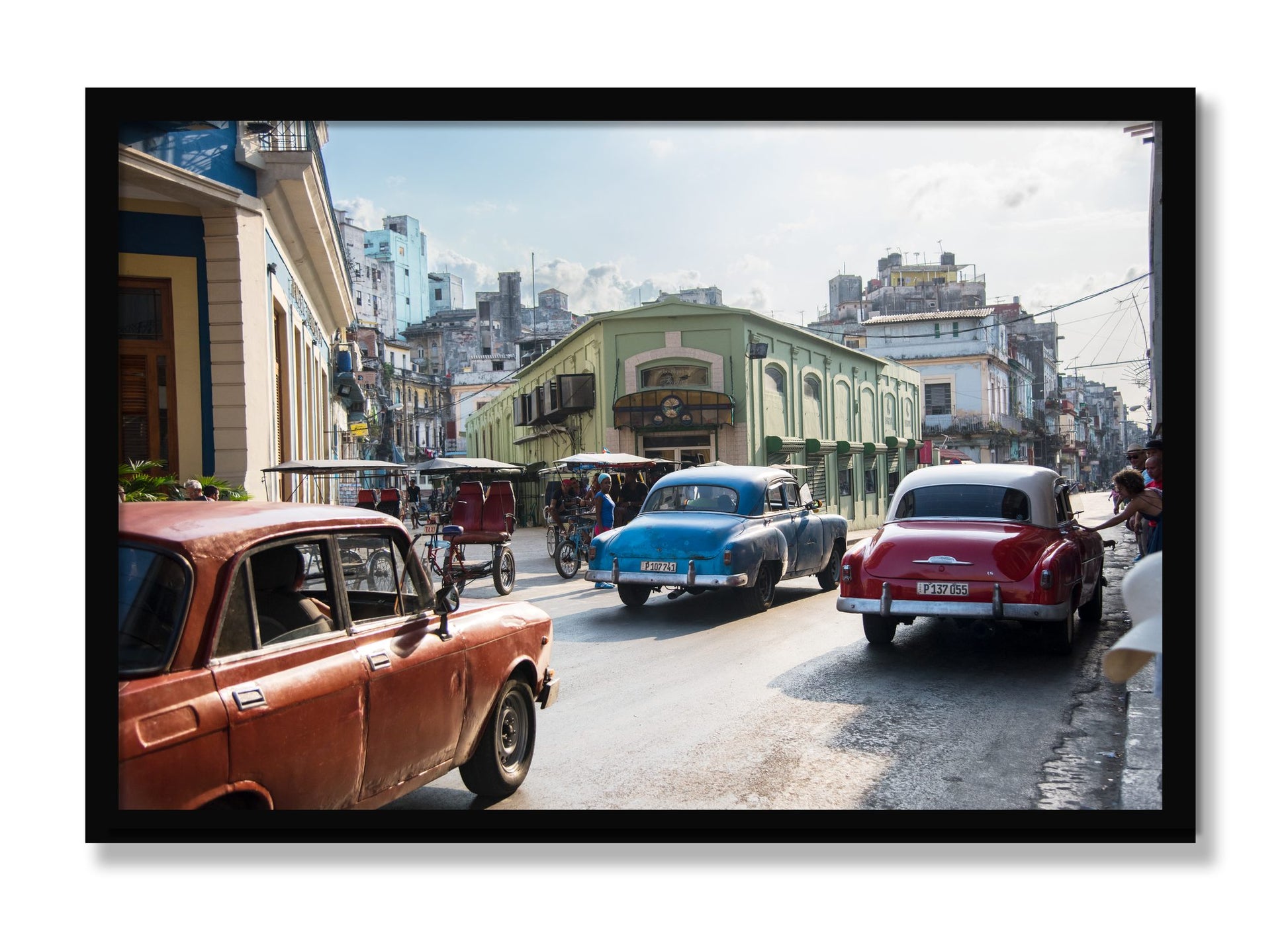 Framed photograph of Cuba by Dylan Ozanich, Black frame, Full Bleed