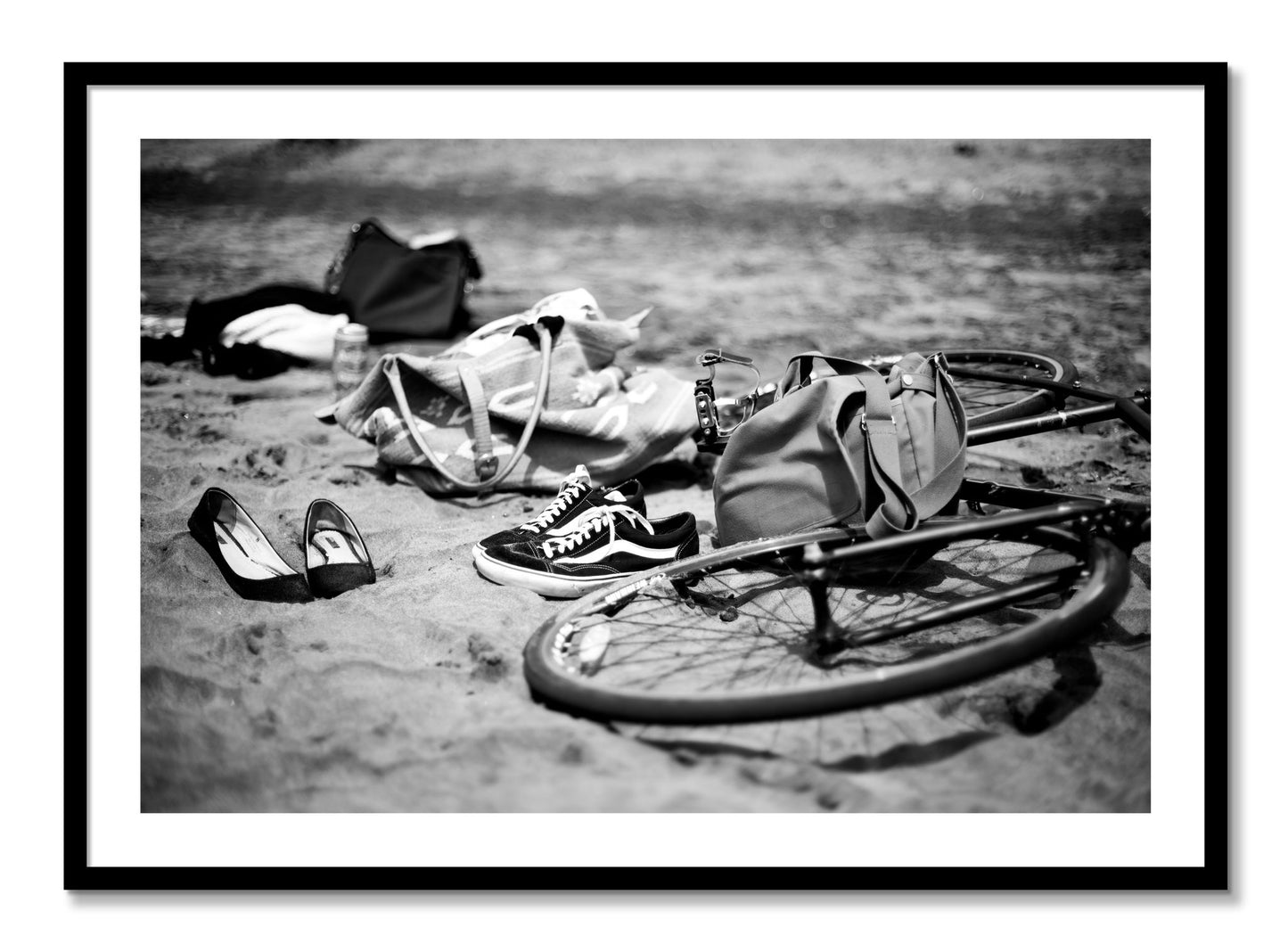 Framed photograph of Ocean Beach by Dylan Ozanich, Black frame, Borders