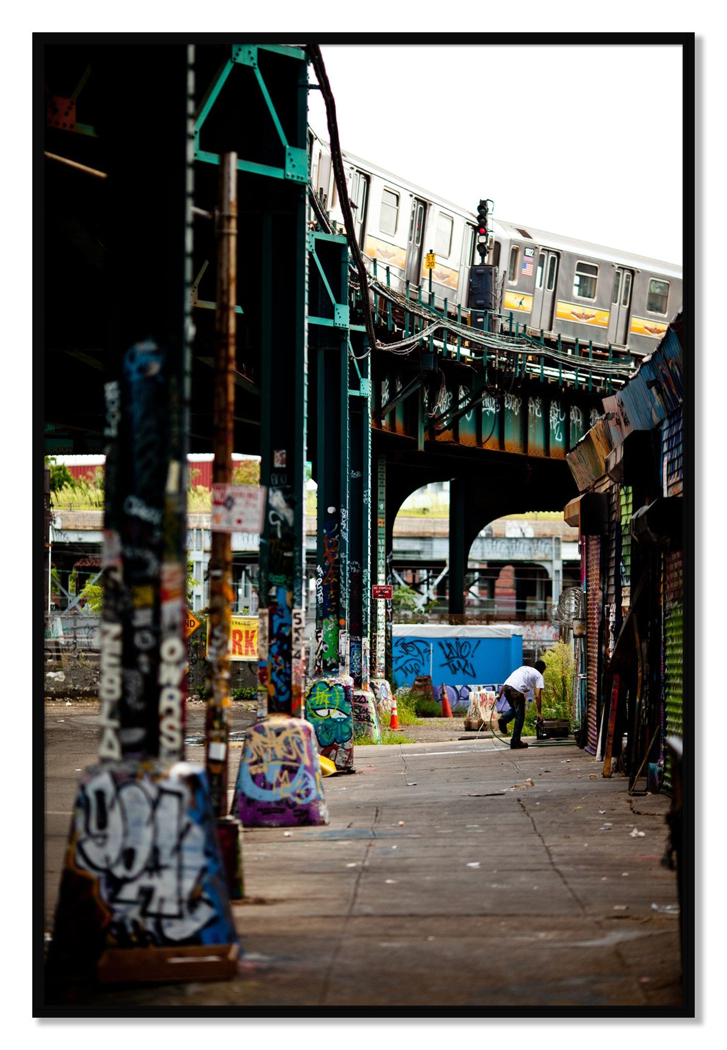 Framed photograph of Queens by Dylan Ozanich, Black frame, Full Bleed