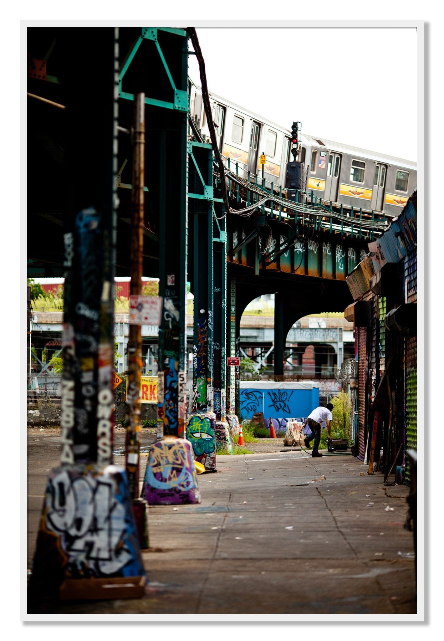 Framed photograph of Queens by Dylan Ozanich, White frame, Full Bleed
