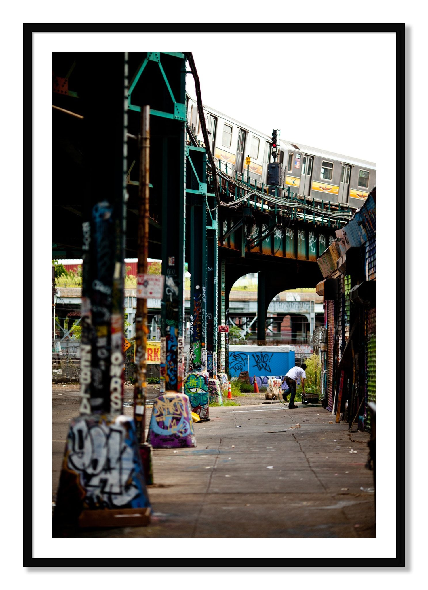 Framed photograph of Queens by Dylan Ozanich, Black frame, Borders