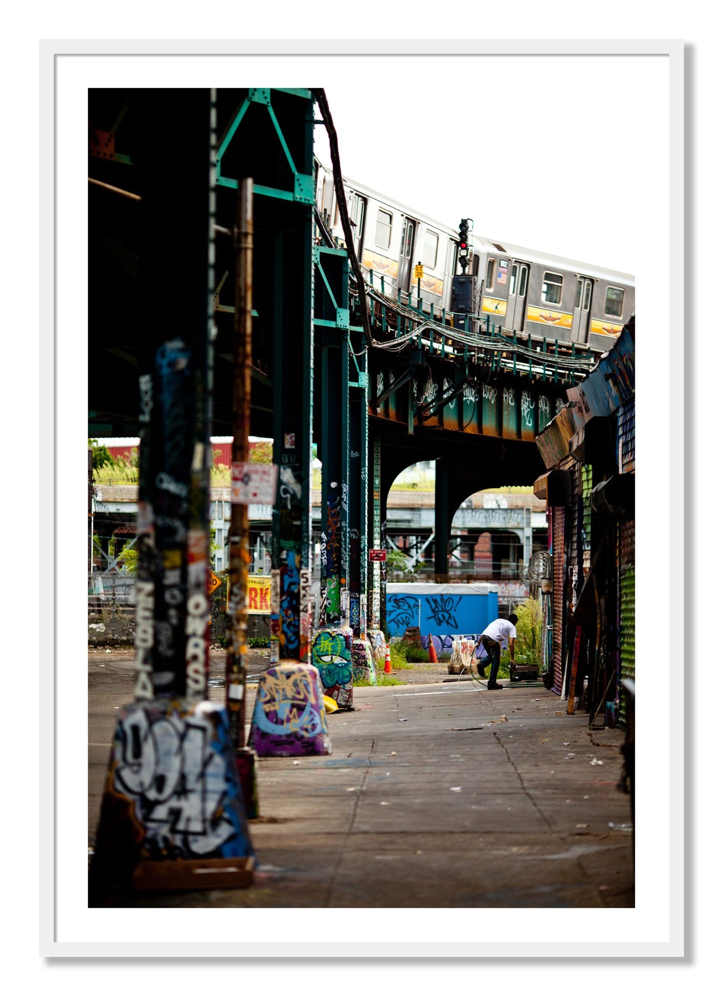 Framed photograph of Queens by Dylan Ozanich, White frame, Borders