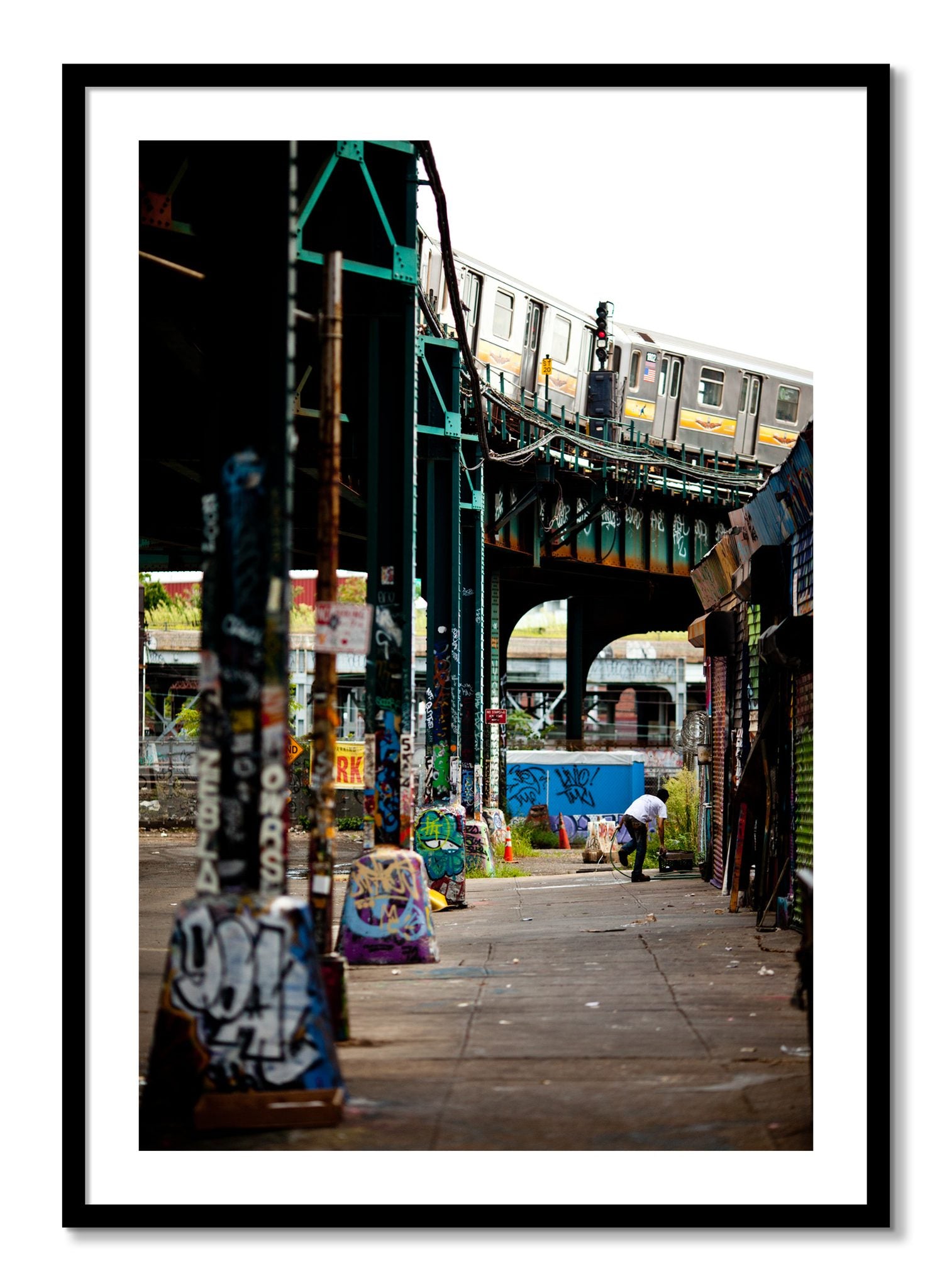 Framed photograph of Queens by Dylan Ozanich, Black frame, Borders