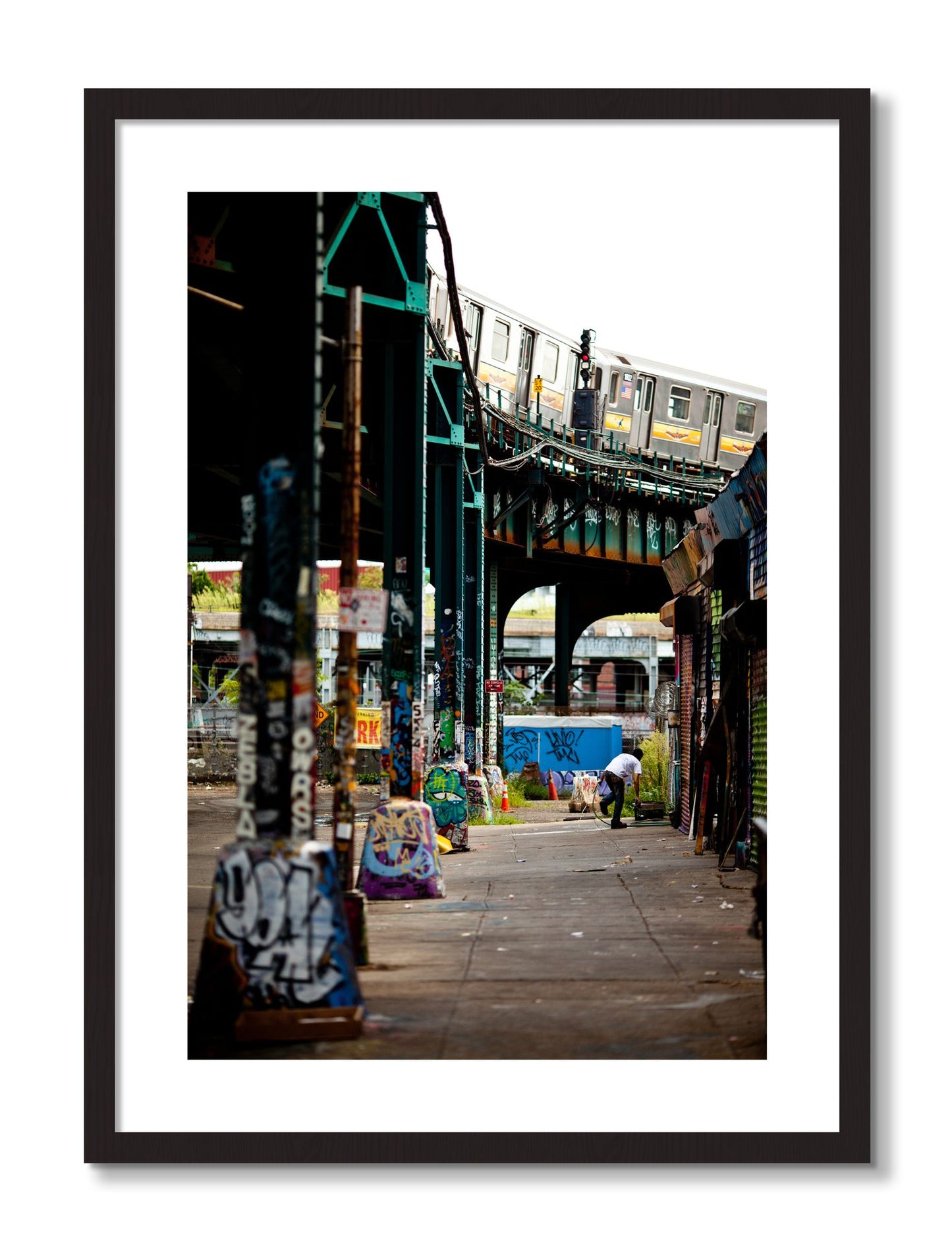 Framed photograph of Queens by Dylan Ozanich, Black frame, Borders