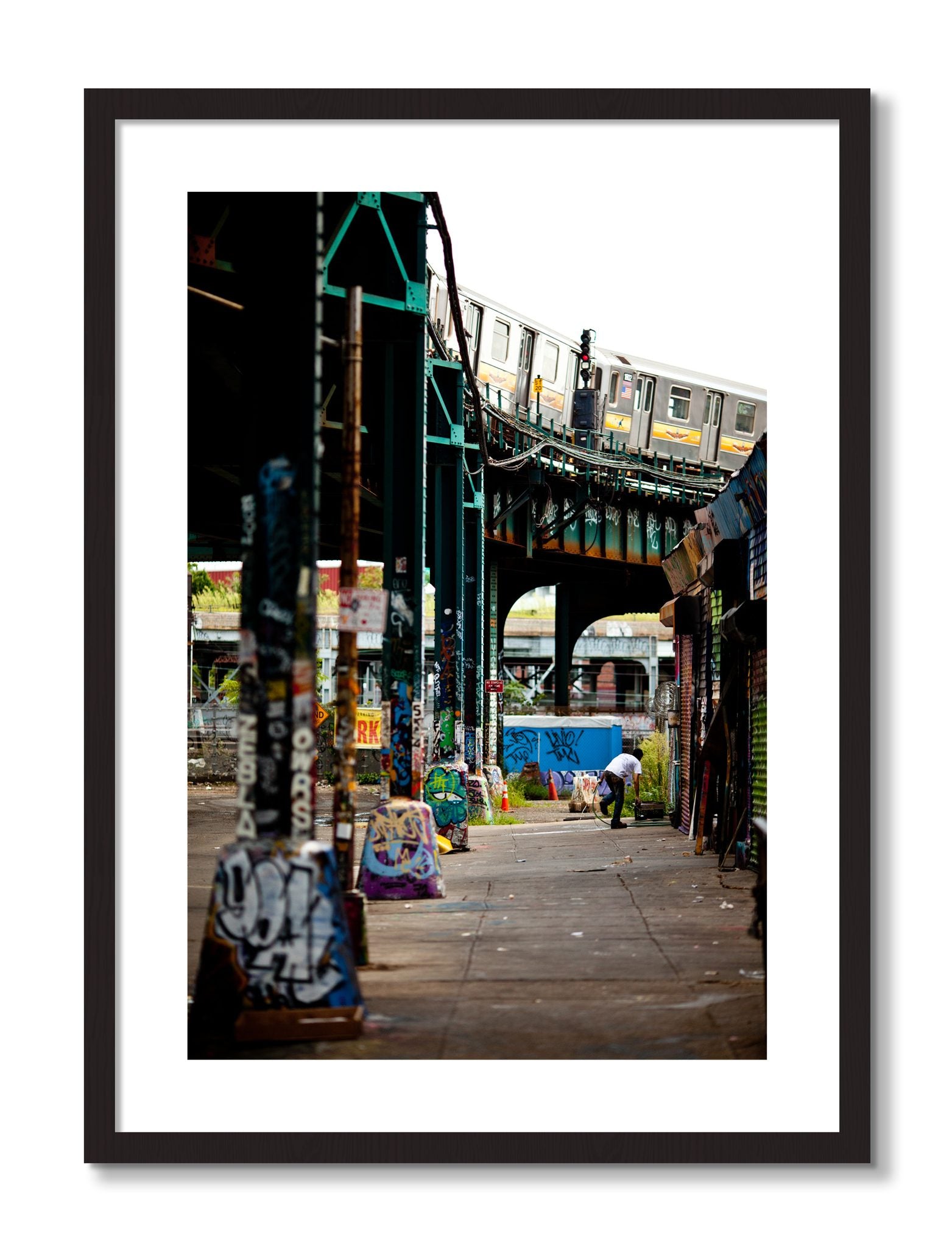 Framed photograph of Queens by Dylan Ozanich, Black frame, Borders
