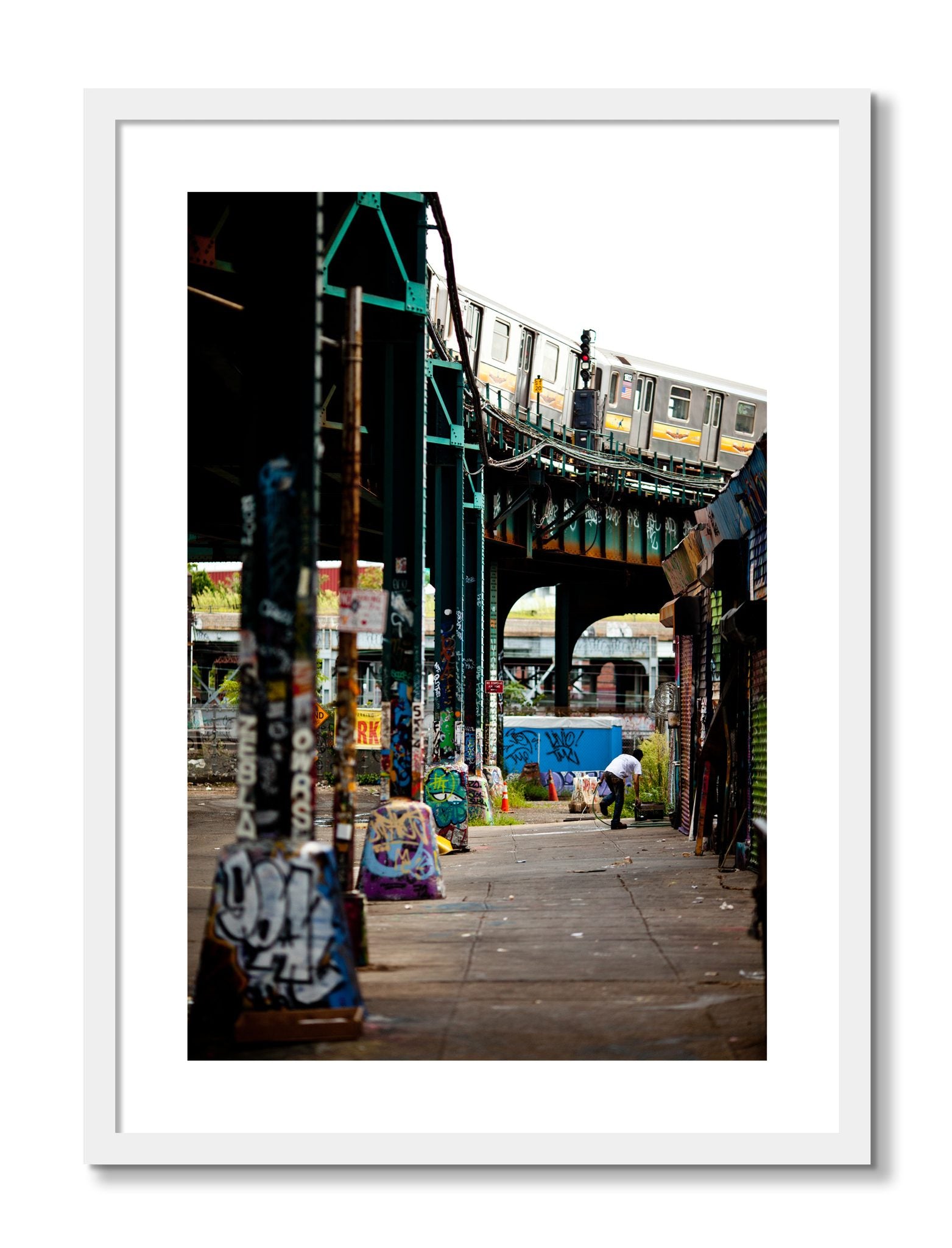 Framed photograph of Queens by Dylan Ozanich, White frame, Borders