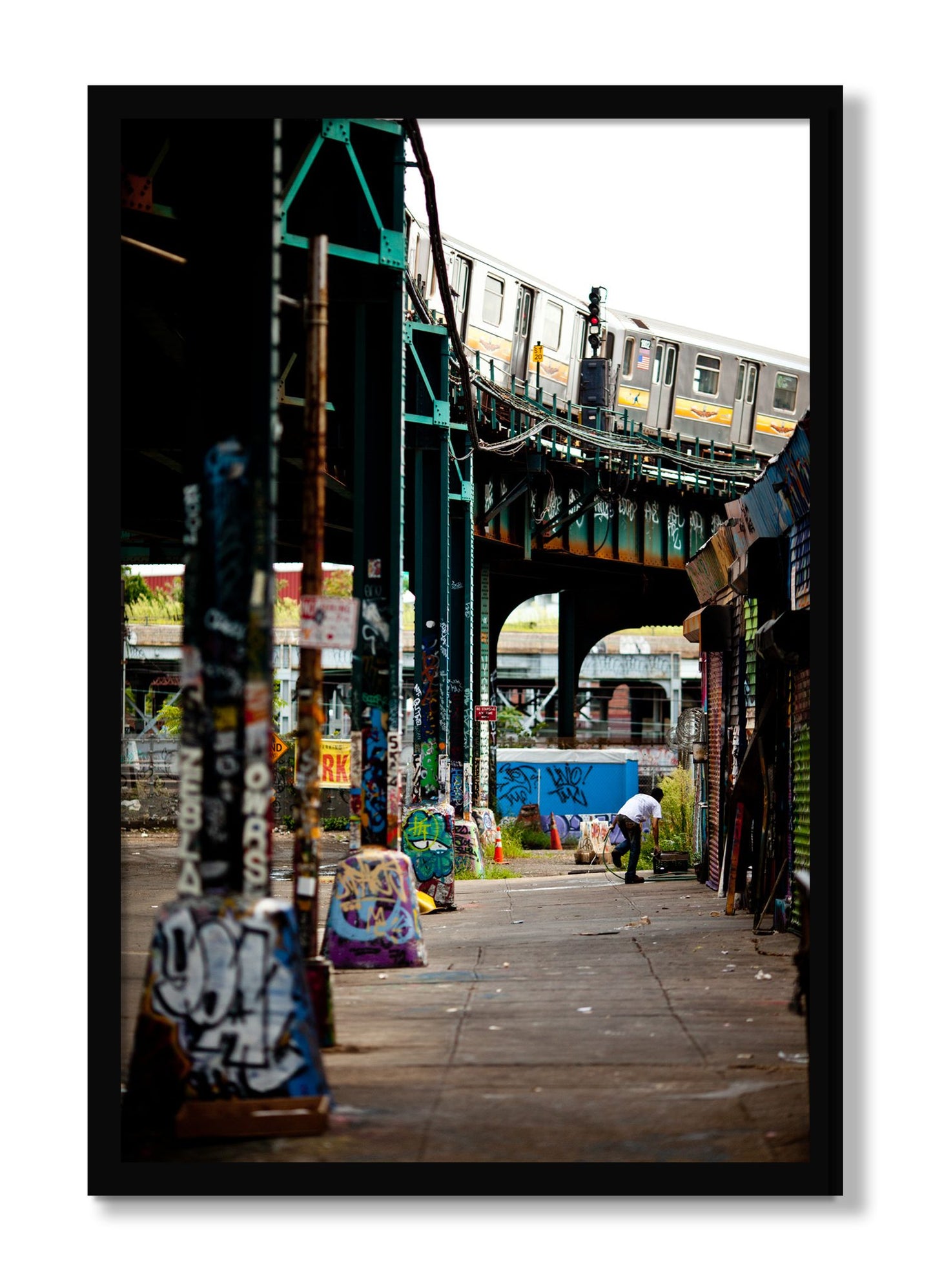 Framed photograph of Queens by Dylan Ozanich, Black frame, Full Bleed