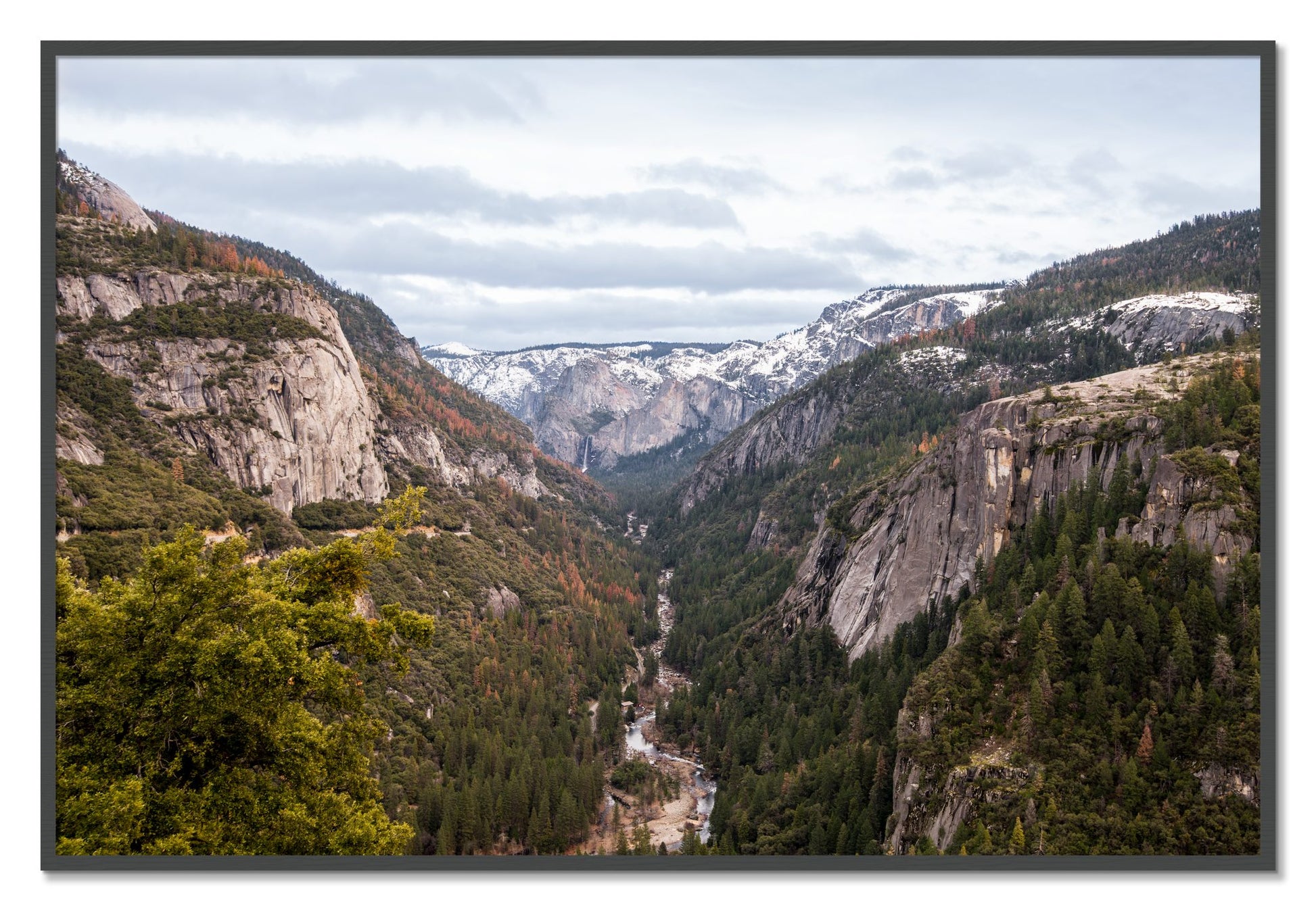 Framed photograph of Yosemite Valley by Dylan Ozanich, Grey frame, Full Bleed